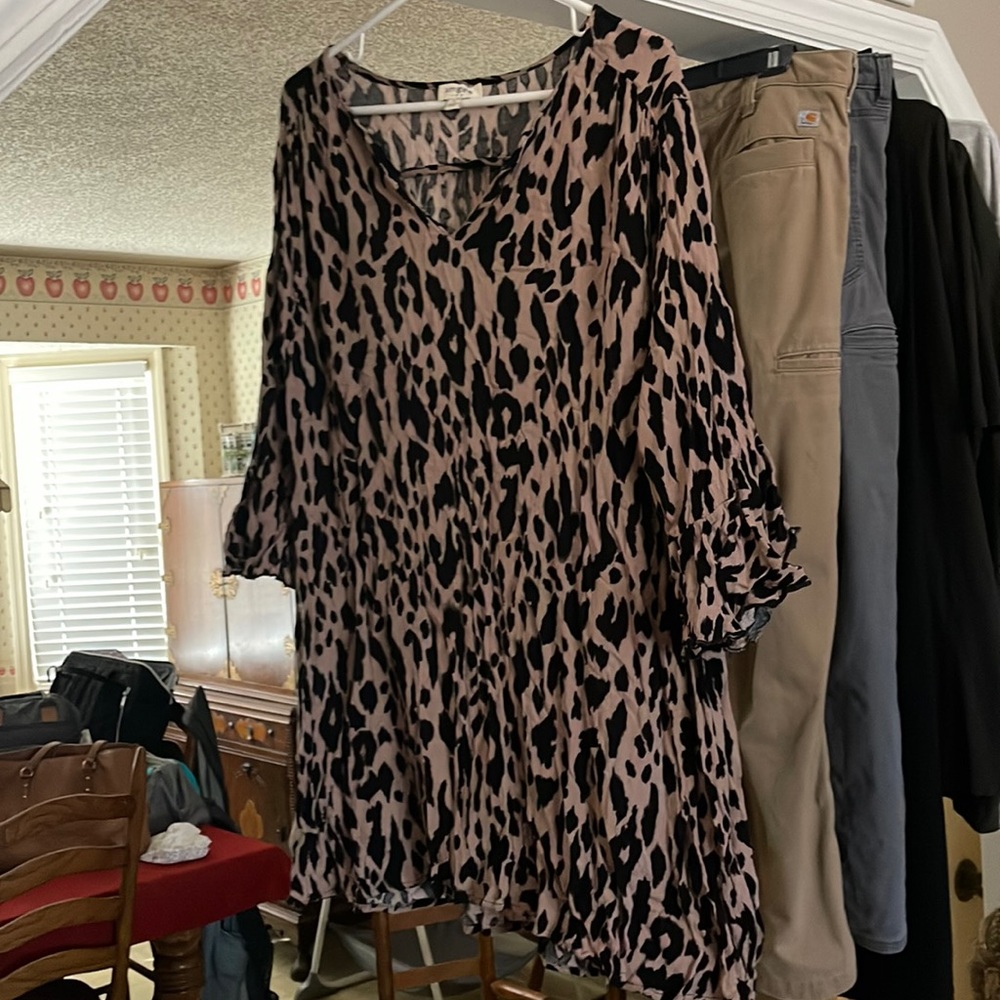 Umgee women size large long top or short dress.